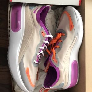 Nike Air Max Dia SE sneaker NWT!